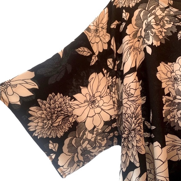 Molly & Isadora Top Black & White Floral Blouse with Front Tie sz 2x - Picture 2 of 4